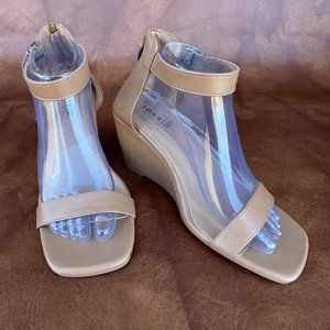 NWT Torrid Square Toe Demi Wedge Sandal w/Ankle Strap, Tan, Women's Sz 7.5